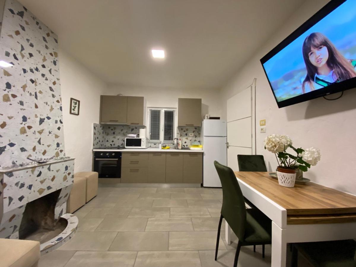 Maison Bellevue - 2 Bdrm Villa In Borsh Beach Екстер'єр фото